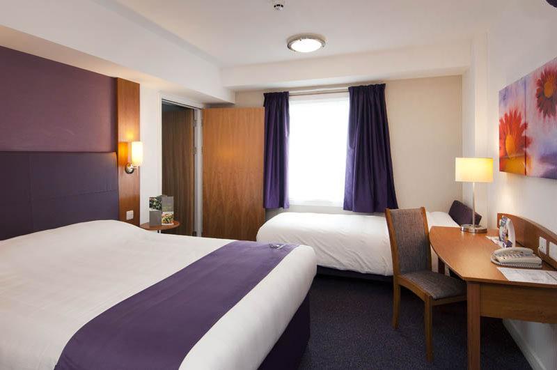 Premier Inn London Heathrow M4/J4 Hillingdon Exterior foto